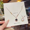 Collar de Acero de Titanio de Lujo Ligero con Números Romanos de Doble Cara Europeo y Americano Diseño Sencillo de Alto Nivel de Nicho Colgante Personalizado Sin Color