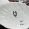 Novos brincos de barra reta em aço titânio e cobre incrustados com diamantes, argolas com tripla zircônia de 8mm de diâmetro interno para mulheres, design de nicho, brincos personalizados