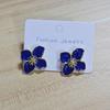 Pendientes de flores rojas esmaltadas estilo retro de Hong Kong con diseño de Lois Flower, joyería tridimensional con pequeñas flores.