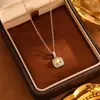 Collar Colgante Vintage Estilo Francés con Diamante Amarillo para Mujer, Lujo de Nicho con Sensación de Alta Gama, Acero de Titanio Que No Se Desvanece, Regalo para Novia o Mejor Amiga