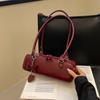 Bolsa de Ombro Casual Retrô Estilo Francês Feminina 2024 Nova Moda Textura Fashionável Estilo Ocidental Doce Cool Spice Girl Bolsa Baguete