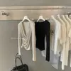 Y.JIA Yijia Moda Outono Estilo Puro Desejo Emagrecedor Valoriza a Silhueta Cintura Franzida Cruzamento Decote V Manga Longa Camisa Base 8135