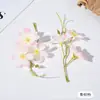 Flor Artificial Simulada de Crisântemo Único para DIY Guirlanda Floral de Seda Acessórios para Vestido de Cabeça Material de Decoração de Flor de Três Pétalas