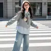Top de manga larga con cuello camisero de estilo universitario 2026, Nuevo de Primavera/Otoño, Moda y Diseño Único, Sudadera Falsa de Dos Piezas para Niñas
