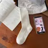 Calcetines versátiles de rayas verticales gris oscuro para mujer, calcetines de media pantorrilla para otoño e invierno, calcetines apilables de algodón negros estilo japonés