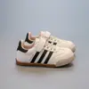 Zapatillas infantiles, zapatos casuales para niñas, zapatos blancos versátiles y ligeros, modelo otoño 2025, zapatillas deportivas antideslizantes y transpirables para niños
