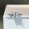 Anillo Mosan clásico de cuatro garras para mujer, bolso cuadrado tipo princesa, Hao incrustado Moissanita color D 2 quilates 7 X7 outlet de fábrica