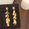 Pendientes Largos de Metal con Borla, Elegantes y Sencillos, Sentido de Alta Gama, Nicho, Lujo Ligero, Personalizados, Diarios, Versátiles, Modernos para Mujer