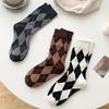[Calcetines de Algodón] Calcetines de Rombos Calcetines de Media Caña para Niños Otoño e Invierno Calcetines Versátiles Famosos en Internet Cuadros Blancos y Negros Calcetín Calcetín Primavera y Otoño