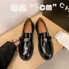 Mocassins slip-on de couro de vaca com estampa de moeda de ouro e camélia para mulheres, bico redondo, estilo britânico, salto grosso, sola grossa, sapatos pequenos de couro JK