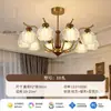 Lámpara de araña para sala de estar estilo vintage 2026 modelo nuevo, ambiente de lujo ligero, luz principal retro para el recibidor, lámpara de araña para dormitorio de color nogal