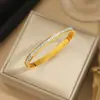 Pulsera de Acero de Titanio para Mujer, Media Luna Cuadrada Color Diamante, Hebilla Redonda de Acero Inoxidable, Galvanizado Eléctrico PVD 18K