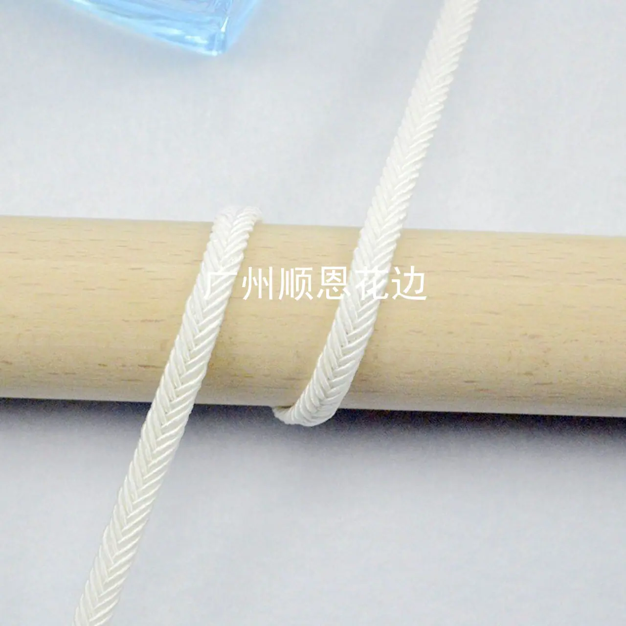 白