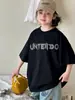 Camiseta de Manga Corta para Niñas Little Red Fish Verano 2026 Nuevo Estilo Top Holgado con Pedrería para Niñas Atuendo Padre-Hijo Ropa Infantil