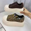 Otoño 2026 Nuevos Zapatos de Mujer Retro con Estampado de Leopardo Bloques de Color Suela Gruesa que Aumentan la Altura Suela Ultra Ligera Suave Punta Redonda Con Cordones Mocasines Versátiles