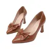 Tacones de Aguja Puntiagudos Marrones Europeos y Americanos para Mujer Textura de Charol Zapatos Planos Elegantes Zapatos de Moda para el Trabajo Zapatos de Vestir para Banquetes