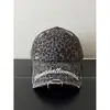 Gorra de béisbol estilo americano con estampado de leopardo y bordado de letras, diseño rasgado estilo callejero, versátil y favorecedora, gorra de moda unisex