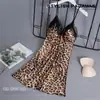 Vestido de Noite Sexy Estampa de Leopardo Alça Fina Fita de Gelo Paixão Bojo no Peito Peça Externa Casa Residência Particular Pijama de Seda Verão