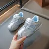 Zapatillas deportivas para niños, nueva colección otoño 2026, transpirables y casuales para correr para niñas, adecuadas para usar al aire libre, con suelas blandas