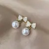 Brincos de Borboleta Populares com Gotejamento de Óleo, Brincos de Pérola de Alta Qualidade, Brincos Franceses Retrô de Nicho da Moda para Celebridades Fabricante Atacado