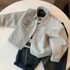 Camisa para Niños 2026 Primavera y Otoño Nueva Camisa Casual Versátil para Niños Pequeños y Medianos Color Sólido Holgada Delgada Chaqueta Moderna