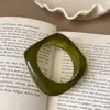 Pulseira de Resina Simi Texturizada Irregular Clear Sense para Mulheres Personalidade Exagerada Versátil Moda Pulseira Pulseira