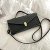 Bolsa de Ombro Fashion Cor Sólida Estilo Francês para Mulheres 2026 Nova Tendência Retro Bolsa de Ombro para o Dia a Dia Popular Bolsa Transversal com Fivela de Cinto