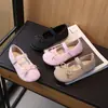 Zapatos Mary Jane de Cuero con Patrón Bordado Hueco para Niñas 2026 Primavera Nuevos Zapatos de Moda Slip-On Poco Profundos con Lazo