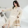 Camisola Feminina Popular para Primavera e Outono, Algodão Puro de Manga Longa Estilo 2025, Cardigã Simples e Elegante com Gola Reversível, Roupa de Casa Plus Size