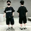 Conjunto de Verão Masculino Manga Curta 2026 Novo Estilo Crianças Maiores Verão Caimento Solto Masculino Conjunto Esportivo Elegante de Duas Peças Infantil Fino