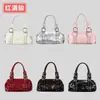 Bolsa Boston Almofada Studded Retro de Design de Nicho com Fivela Elegante de Couro Bolsa de Ombro Estilo Biker para Mulheres