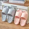 Sandalias gruesas de patrón de diamante populares europeas y americanas, pantuflas planas antideslizantes y resistentes al desgaste, pantuflas casuales de talla grande para ventas transfronterizas
