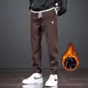 Pantalones de pana forrados de polar transfronterizos para hombre, pantalones largos casuales, pantalones jogger de moda para invierno de corte holgado, pantalones deportivos de chándal forrados de polar para hombre
