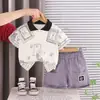 Conjunto de Ropa para Niño 2026 Nuevo Estilo Moda para Bebé Camisa Polo con Cuello Campana Graffiti Manga Corta Conjunto de Dos Piezas para Niño Pequeño Moderno