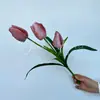 Suministro directo transfronterizo de flores artificiales de tulipán accesorios para fotografía de bodas flores falsas decoración de fiesta familiar flores artificiales