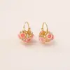 Aretes tipo ear cuff y aretes color rosa dopamina para mujer, nuevo modelo 2026, sensación de lujo ligero y alta gama, extremadamente hermosos y únicos
