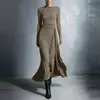 Vestido Elegante Asimétrico Largo de Manga Larga Retorcido Ajustado de Color Sólido Estilo Europeo y Americano para Mujer, Otoño 2026