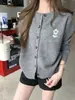 Cardigã de tricô simples e estiloso com gola redonda e bordado floral, novo suéter casual feminino de outono e inverno, corte solto, estilo coreano