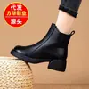 Nuevas botas cortas de otoño e invierno para mujer, con forro de felpa y suelas suaves, cálidas botas de moda hasta la mitad de la pantorrilla con cuero y piel integrados