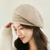 Boina para mujer para otoño e invierno, moderna y versátil, gorro de punto cálido y protector de orejas, gorro de lana para mujeres de mediana edad y mayores, gorro holgado para clima frío para mujeres