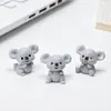 Micro Paisagem Desenho Animado Koala Fofo Enfeites de Mesa Casa de Bonecas DIY Decoração de Paisagismo Acessórios Artesanato em Resina
