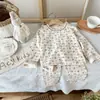 Conjunto de Roupa de Casa para Bebê de Algodão Puro sem Costura com Lycra para Meninos e Meninas Classe A Desenho Animado Roupas de Outono e Calças Conjunto de Pijama