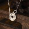 Collar con colgante de ágata blanca Shangying S925 Plata de Ley Nuevo Corte nicho de alta gama diseño con sentido de hebilla de seguridad de calabaza