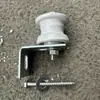 Braço transversal de poste de utilidade pública grampo isolador galvanizado a quente poste suporte de garrafa de porcelana fio de sustentação externo fábrica caixa de junção de eletricidade trifásica