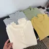 Camiseta Henley Ribbed Slimming Manga Longa Estilo Coreano para Mulheres, Nova Chegada para o Início do Outono, Ajustada Elástica, Top Base com Acabamento de Babados