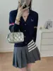Nuevo y elegante cárdigan de punto bordado para mujer en primavera y otoño, suéter versátil de manga larga con cuello en V, top moderno con vibra de Instagram