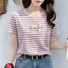 Verão 2026 Novo Estilo Camiseta Simples Listrada para Mãe Gola Redonda Top Solto Emagrecedor Manga Curta Feminino Versátil Preto e Branco