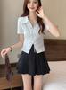 Design Sense Pequeno Ombro Polo Collar Irregular Arco Curto-manga T-shirt Verão Slim-fit Curto Top Feminino Trendy