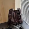 Bolsa retrô feminina grande capacidade 2025 nova outono e inverno casual simples casual ombro elegante bolsa de viagem