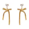 Pendientes retro franceses simples de corazón de circón con lazo de metal, pendientes elegantes, de lujo ligero, dulces y versátiles para mujer